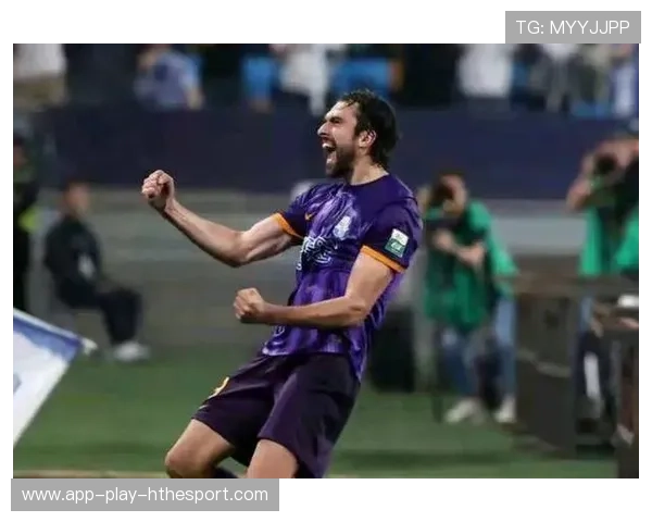 孔帕尼6连胜再添胜绩，32岁神锋梅开二度成关键先生，孔帕尼进球