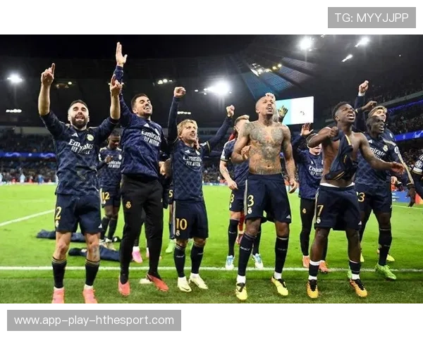 皇马锁定拜仁26岁中卫，2进2出完成重建助球队焕新颜，皇马1-9拜仁